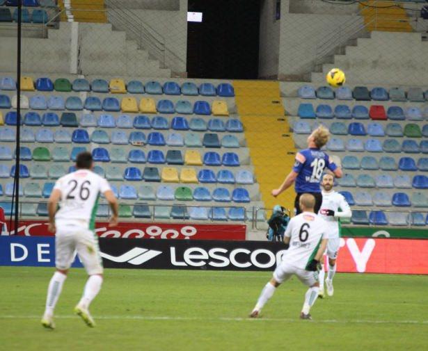 <p>Ligde 21. hafta Kayseri Erciyesspor-Torku Konyaspor'u ilk yarıda bulduğu gollerle 3-0 mağlup etti ve çok önemli bir 3 puanın sahibi oldu.</p>