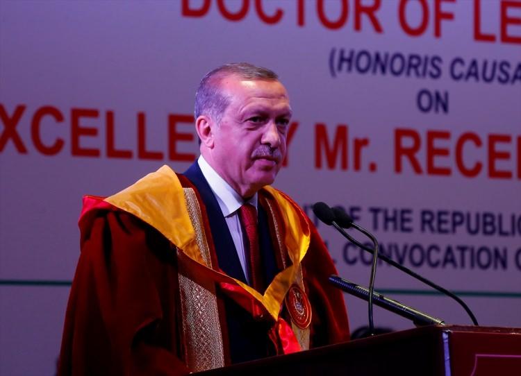<p><strong>BİZ</strong></p>
<p>AK Parti seçmenleri, ak parti teşkilatı, ideolojisi ve iktidarına destek olan kişi, kurum ve kuruluşları işaret etmek için kullanılan ifade. Zamir.</p>