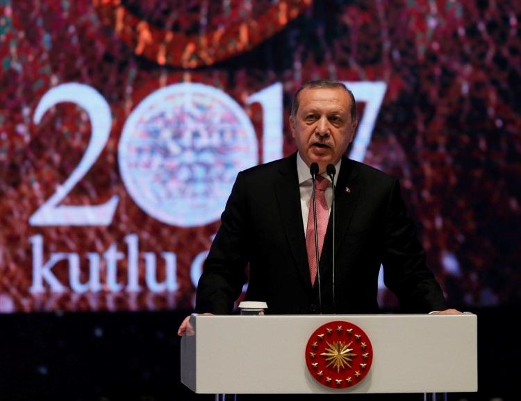 <p><strong>HİZMETKAR</strong></p>

<p>AK Parti’nin milletle kurduğu ilişki türü. bu ifade, dini referanslar içerir ve tebaayla kurulan ilişkide alçak gönüllülüğü gösterir. isim.</p>
