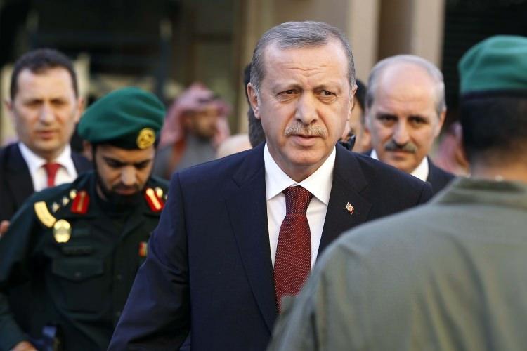 <p><strong>KARDEŞLERİM</strong></p>

<p>1. Mitingler ve kamuya açık konuşmalarda kullanılan selamlama hitabı.</p>

<p>2. Belirli bir etnik ya da dini grup arasında özellikle işaret edilen kesim.</p>

