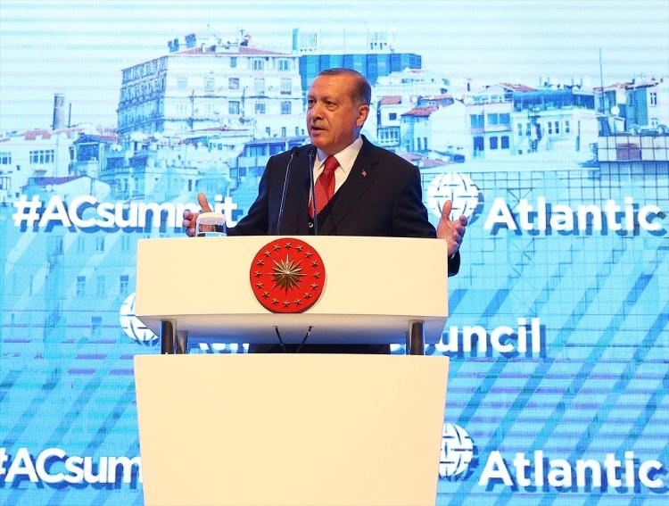 <p><strong>MANİDAR</strong></p>

<p>Güncel siyasete yansıyan olay ve açıklamaların gizli ve ince bir anlam taşıdığını belirtmek için kullanılan ifade. sıfat.</p>
