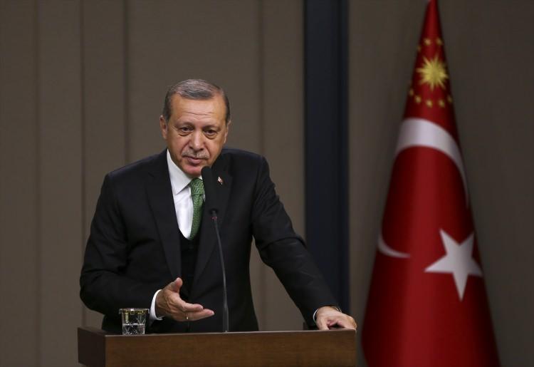 <p><strong>MİLLİ İRADE</strong></p>

<p>Demokratik cumhuriyeti oluşturan temel yapı taşı. siyasi anlamda gücün kutsal ve meşru yegane kaynağı. sıfat tamlaması.</p>
