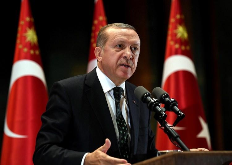 <p><strong>PARALEL DEVLET YAPILANMASI</strong></p>

<p>Devletin içerisinde oluşturulan ve kanunlardan bağımsız olarak farklı bir emir-komuta zinciri, hedef ve önceliklere sahip organizasyon ağı. fethullah gülen’in yöneticisi olduğu terör örgütüyle ilgili yargı sürecine ismini veren ifade. sıfat tamlaması.</p>
