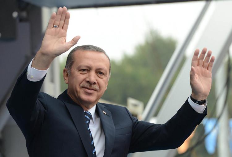 <p><strong>PROVOKASYON</strong></p>

<p>Belirli kişiler veya çıkar grupları tarafından yapılan kasıtlı tahrik, kışkırtma, eylem. isim.</p>

<p> </p>
