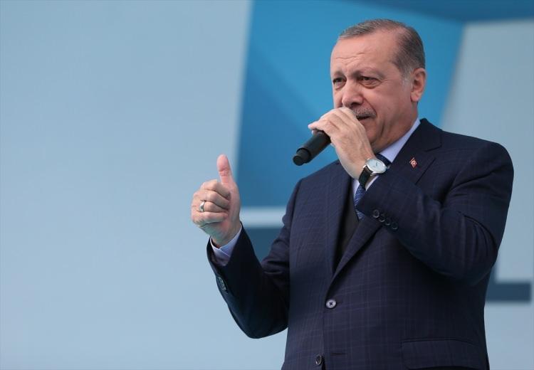 <p><strong>SEN KİMSİN YA</strong></p>

<p>Siyasi rakiplere ve muhataplara yönelik kullanılan sitem, meydan okuma ve küçümseme ifadesi. soru cümlesi.</p>

<p> </p>

