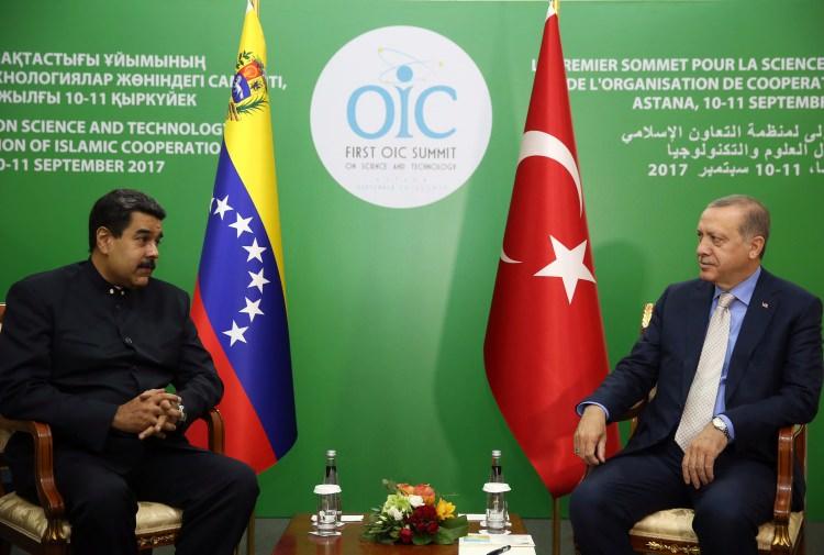 <p>Cumhurbaşkanı Recep Tayyip Erdoğan, Bangladeş Cumhurbaşkanı Abdul Hamid ile bir araya geldi.</p>
