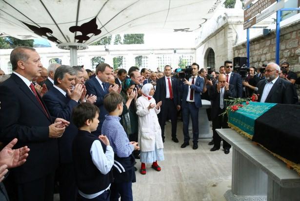 <p>Dün vefat eden Kale Grubu Kurucusu ve Onursal Başkanı İbrahim Bodur (88) için İstanbul Fatih Camisi'nde cenaze töreni düzenlendi.</p>
