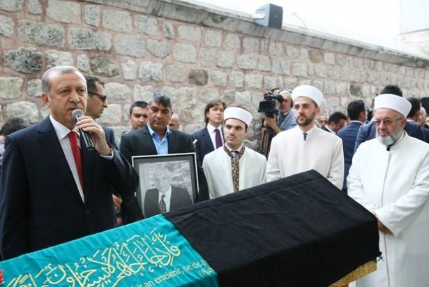 <p>Bodur'un kızı ve Kale Grubu Başkanı Zeynep Bodur Okyay da babasının bir gönül insanı ve vefa timsali olduğunu vurguladı.</p>
