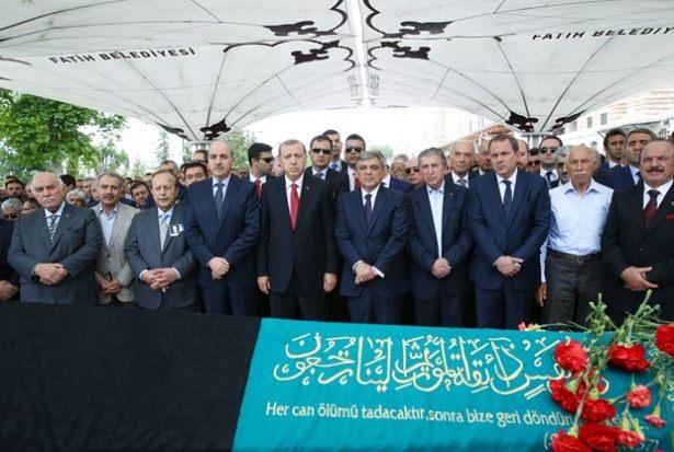 <p>Okyay, başta Cumhurbaşkanı Erdoğan olmak üzere cenaze namazına katılanlara teşekkür etti.</p>