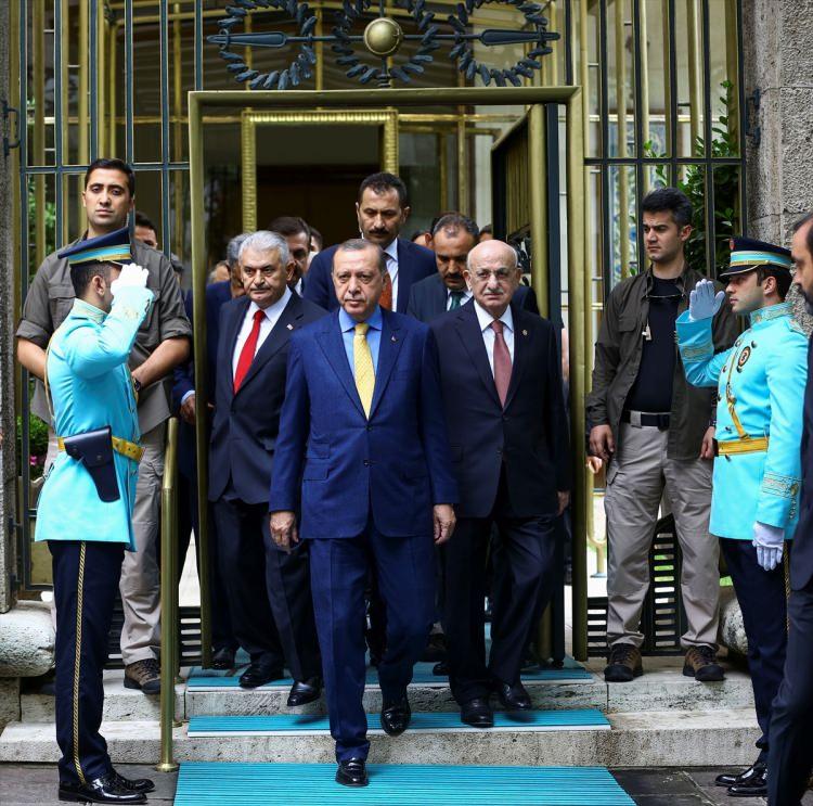 <p>Cumhurbaşkanı ve AK Parti Genel Başkanı Recep Tayyip Erdoğan, partisinin grup toplantısına katılmak üzere TBMM'ye geldi.</p>

<p> </p>

