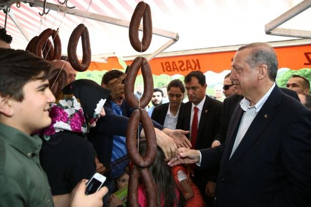 <p>Cumhurbaşkanı Recep Tayyip Erdoğan, 'Diriliş Ertuğrul' dizisinin setini ziyaret etti</p>