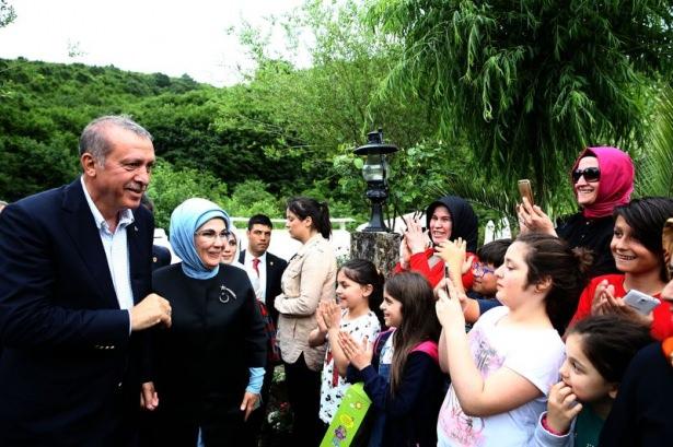 <p>Cumhurbaşkanı Recep Tayyip Erdoğan, 'Diriliş Ertuğrul' dizisinin setini ziyaret etti</p>