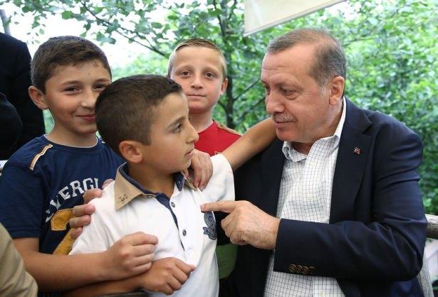 <p>Cumhurbaşkanı Recep Tayyip Erdoğan, 'Diriliş Ertuğrul' dizisinin setini ziyaret etti</p>
