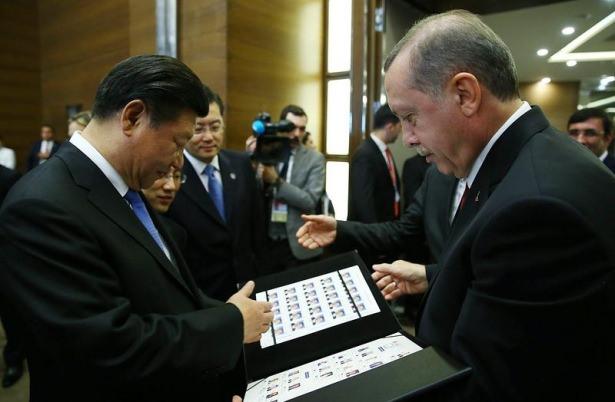 <p>G-20 Zirvesi'ne katılan devlet ve hükümet başkanlarına, PTT tarafından özel olarak basılan pullar hediye edildi.</p>