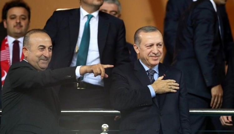 <p>A Milli Futbol Takımı'nın 2018 FIFA Dünya Kupası Avrupa Elemeleri I Grubu'nda Finlandiya ile yaptığı maçı Cumhurbaşkanı Recep Tayyip Erdoğan da izledi.</p>
