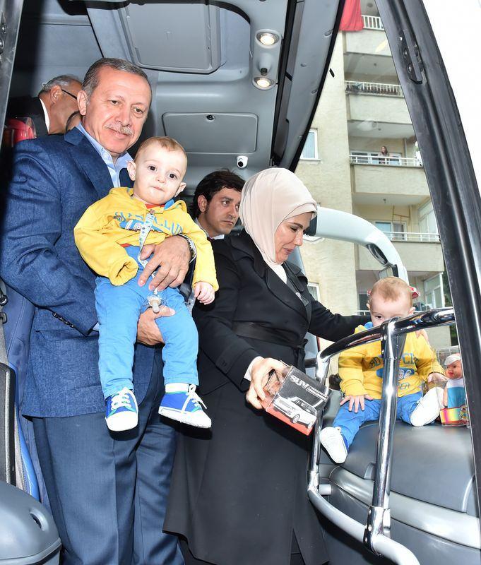 <p><em><strong><a href="http://video.haber7.com/video-galeri/62559-cumhurbaskani-erdogandan-taksi-duragina-ziyaret">​HABERİN VİDEOSUNU İZLEMEK İÇİN TIKLAYINIZ...</a></strong></em></p>
