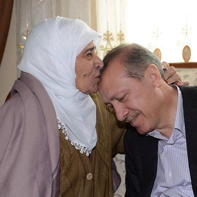 <p><em><strong><a href="http://video.haber7.com/video-galeri/62559-cumhurbaskani-erdogandan-taksi-duragina-ziyaret">​HABERİN VİDEOSUNU İZLEMEK İÇİN TIKLAYINIZ...</a></strong></em></p>

