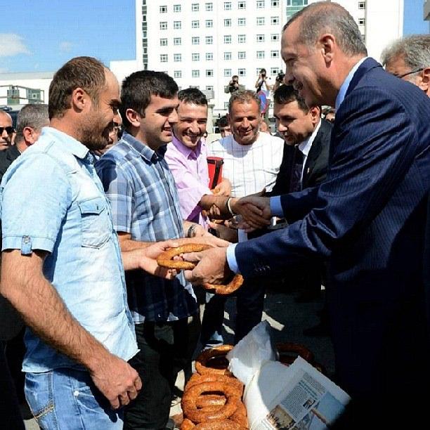 <p><em><strong><a href="http://video.haber7.com/video-galeri/62559-cumhurbaskani-erdogandan-taksi-duragina-ziyaret">​HABERİN VİDEOSUNU İZLEMEK İÇİN TIKLAYINIZ...</a></strong></em></p>
