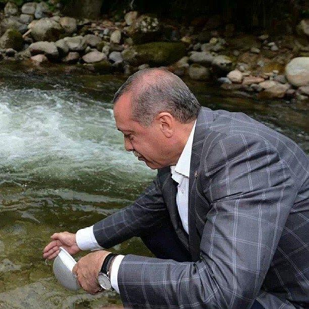 <p><em><strong><a href="http://video.haber7.com/video-galeri/62559-cumhurbaskani-erdogandan-taksi-duragina-ziyaret">​HABERİN VİDEOSUNU İZLEMEK İÇİN TIKLAYINIZ...</a></strong></em></p>
