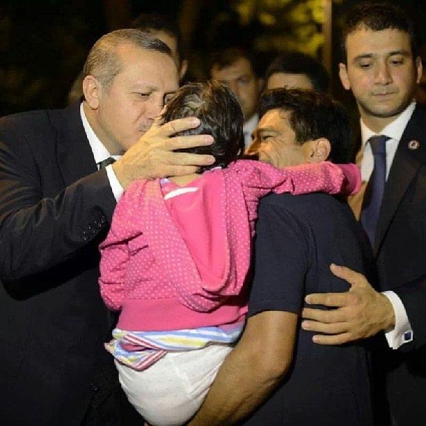 <p><em><strong><a href="http://video.haber7.com/video-galeri/62559-cumhurbaskani-erdogandan-taksi-duragina-ziyaret">​HABERİN VİDEOSUNU İZLEMEK İÇİN TIKLAYINIZ...</a></strong></em></p>
