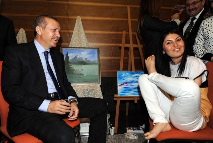 <p><em><strong><a href="http://video.haber7.com/video-galeri/62559-cumhurbaskani-erdogandan-taksi-duragina-ziyaret">​HABERİN VİDEOSUNU İZLEMEK İÇİN TIKLAYINIZ...</a></strong></em></p>
