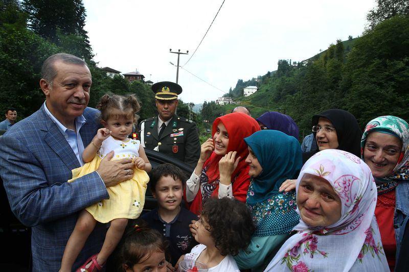 <p><em><strong><a href="http://video.haber7.com/video-galeri/62559-cumhurbaskani-erdogandan-taksi-duragina-ziyaret">​HABERİN VİDEOSUNU İZLEMEK İÇİN TIKLAYINIZ...</a></strong></em></p>
