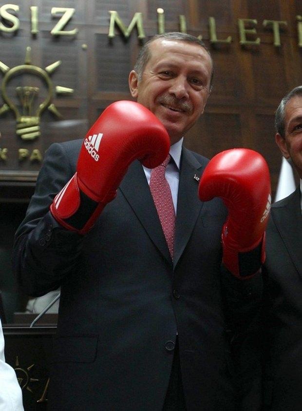 <p><em><strong><a href="http://video.haber7.com/video-galeri/62559-cumhurbaskani-erdogandan-taksi-duragina-ziyaret">​HABERİN VİDEOSUNU İZLEMEK İÇİN TIKLAYINIZ...</a></strong></em></p>
