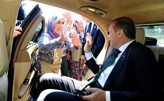 <p><em><strong><a href="http://video.haber7.com/video-galeri/62559-cumhurbaskani-erdogandan-taksi-duragina-ziyaret">​HABERİN VİDEOSUNU İZLEMEK İÇİN TIKLAYINIZ...</a></strong></em></p>
