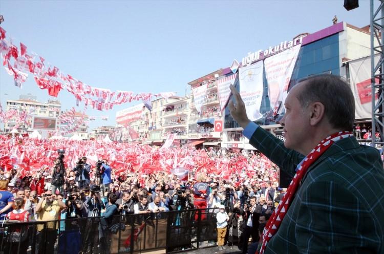 <p>Cumhurbaşkanı Recep Tayyip Erdoğan, İstanbul'un Ümraniye ilçesindeki buluşma etkinliğine katıldı. Cumhurbaşkanı Erdoğan burada konuşma yaptı.</p>
<p> </p>