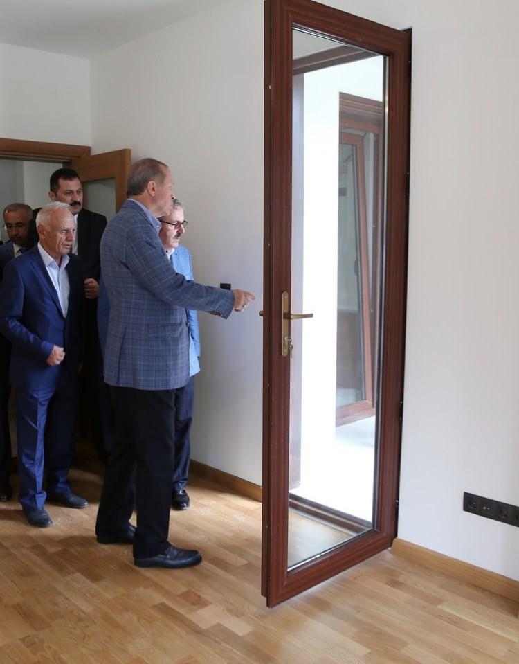 <p>Cumhurbaşkanı Recep Tayyip Erdoğan, yapımı süren Rize-Artvin Havalimanı deniz dolgu sahasında incelemelerde bulundu.</p>

<p> </p>
