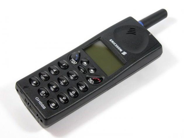 Ericsson GH 688  Ericsson GH 688 modeli 99 kayıt kapasiteli telefon rehberi ve 3 satırlık ekranı ile 1996 yılında satışa sunulan telefonlar arasında en çok satılan modellerden birisi olmayı başardı.