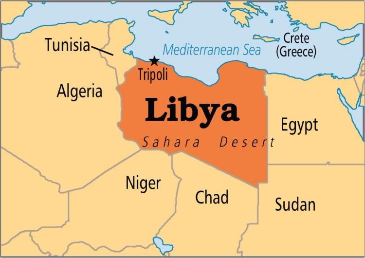 <p><strong>Libya </strong><br />
<br />
 1977'den 2011 Libya İç Savaşı soonucu Muammer Kaddafi'nin devrilmesine kadar yeşil düz bir zeminden oluşan Libya bayrağı kullanıldı. Üzerinde herhangi bir arma, simge ya da yazı bulunmayaran bayrak, kullanıldığı döneminde dünya da bir ülkeyi temsil eden bayraklar arasında tek renkten oluşan ve üzerinde herhangi bir simge bulunmayan tek bayraktı. Bayrak, Muammer Kaddafi rejiminin sona ermesi ile kaldırılmıştır.</p>
