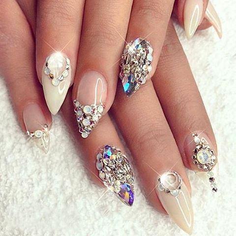 <p><strong>9.Nail Art (Tırnak makyajı)!</strong></p>
<p>Tırnaklara gösterilen özeni fazla bulan erkekler uzun tırnaklardan da hoşlanmıyor.</p>