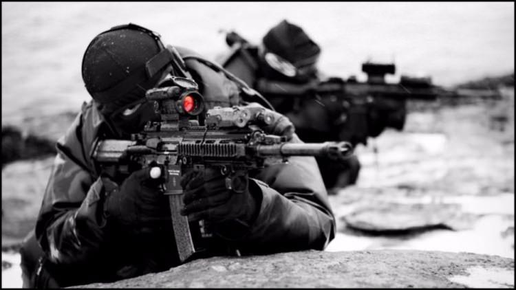<p><strong>Navy SEALs – ABD</strong></p>

<p>Navy SEAL'ın 2700 civarında üyesi olduğu tahmin ediliyor. Tüm üyeleri erkek olan SEAL'ların anlamı kara, deniz ve hava sözcüklerinin ingilizce baş harflerinin birleşmesiyle oluşuyor.</p>

