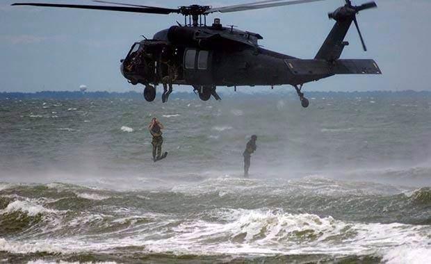 <p>Dünyanın en zorlu eğitimi kabul edilen ve katılımcıların %90'ının tamamlayamadığı bir eğitime sahip olan Navy SEAL, Usame bin Ladin'in öldürüldüğü operasyonu da gerçekleştirdi.</p>
