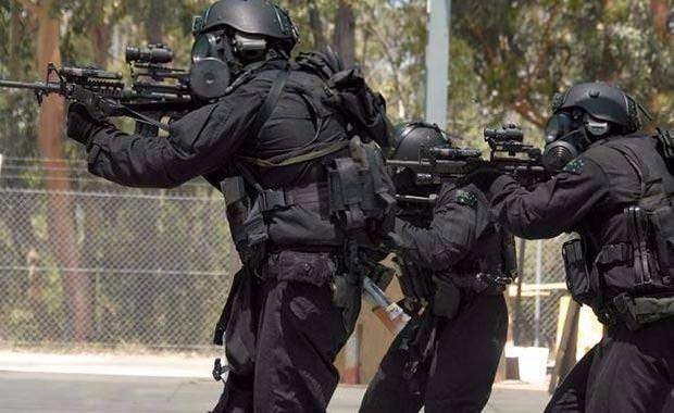 <p>SAS komandolarını SEAL'lardan daha iyi olduğunu, SAS komandolarının MI5 ve MI6 tarafından karşı istihbarat eğitimi gördüğü kanıtlayabilir. Bu SEAL ve James Bond'un aynı pakette gelmesi gibi bir durum.</p>
