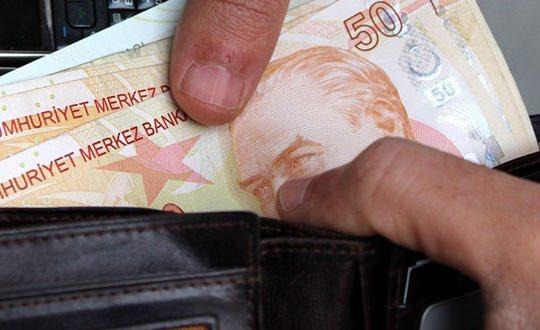 <p>Ancak yeni nesil için durum pek de iç açıcı değil. Öyle ki babası ya da dedesi 40-45 yaşında emekli maaşına hak kazanırken, o tam 15 ya da 20 yıl fazladan bekleyecek. </p>