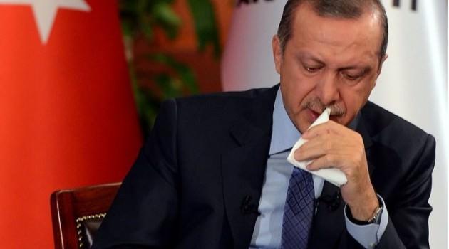 <p>Başbakan Recep Tayyip Erdoğan, son olarak Mısır'daki katliamda katledilen Esma için gözyaşı dökmüştü. Başbakan'ın bu gözyaşlarını başta CHP Genel Başkanı Kemal Kılıçdaorğlu olmak üzere birçok kesim eleştirmişti.</p>