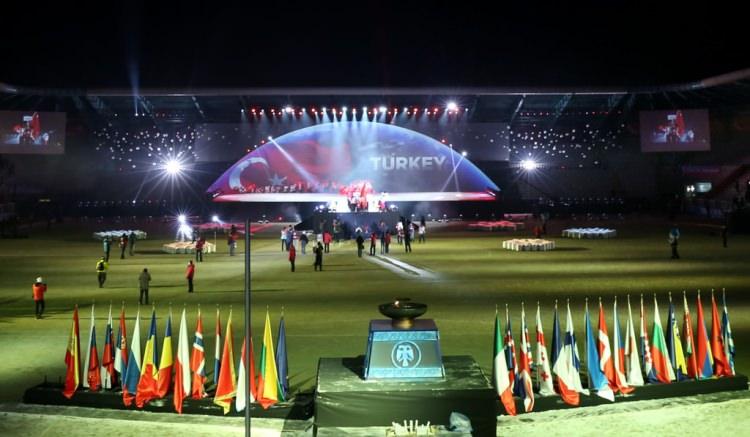 <p>Erzurum'un ev sahipliğindeki EYOF'un d&uuml;n yapılan basın toplantısında konuşan EOC Başkanvekili Janez Kocijancic, "EYOF &ccedil;ok &ouml;nemli bir organizasyon. T&uuml;rkiye Milli Olimpiyat Komitesi ger&ccedil;ekten iyi iş &ccedil;ıkardı. Ben ikna oldum. &Ccedil;&uuml;nk&uuml; EYOF, gen&ccedil;ler a&ccedil;ısından ileride katılacakları oyunlar i&ccedil;in b&uuml;y&uuml;k &ouml;nem taşımakta. Bu nedenle bu organizasyonun &ccedil;ok etkili olacağını d&uuml;ş&uuml;n&uuml;yorum. Bizim de bu yılki &ouml;nemli organizasyonlarımızdan birisi. T&uuml;rkiye kısa s&uuml;rede &ccedil;ok g&uuml;zel bir iş &ccedil;ıkardı" dedi.</p>

<p>&nbsp;</p>
