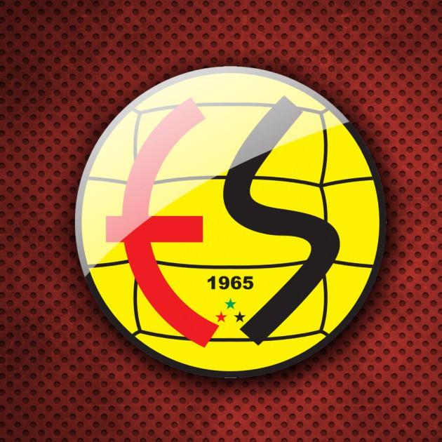 <p>Eskişehirspor Kulübü Başkanı Mesut Hoşcan, Fenerbahçe ve milli takımın eski futbolcularından spor yazarı Selçuk Yula'nın vefatına ilişkin, "Türk sporu önemli bir futbol adamını kaybetti" dedi.</p>
<p>Hoşcan, AA muhabirine yaptığı açıklamada, Türk futboluna ve Milli Takım'a önemli katkıları olan Selçuk Yula'nın vefatından duyduğu üzüntüyü dile getirdi.</p>
<p>Yula'nın genç yaşta yaşamını yitirdiğini ifade eden Hoşcan, "Türk sporu önemli bir futbol adamını kaybetti. Eskişehirspor camiası adına Türk futbolu ve Yula'nın yakınlarına başsağlığı diliyoruz" dedi.<br /><br /><strong>ESKİŞEHİRSPOR KULÜBÜ </strong></p>