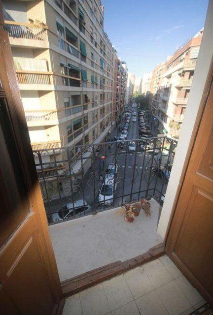 <p>Küçücük balkonunu adeta baştan yaptı.</p>
