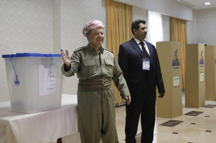 <p>“Hiç güvenmem Barzani’ye, bize de kazıklar attı” diyen MİT Kontrterör Dairesi eski Başkanı Mehmet Eymür bazılarını şöyle anlatıyor:</p>
