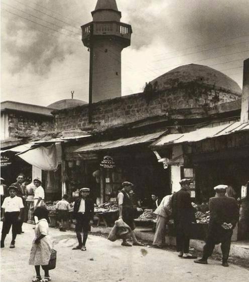 <p><strong>1938 / Antakya'nın Dükkanları</strong></p>

<p>Çarşı - pazar gezen fotoğrafçı bu fotoğrafa "Antakya'nın dükkânları" notunu düşmüş.<br />
 </p>
