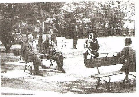 <p><strong>1930'lar</strong><br />
<br />
Atatürk ve İnönü Gülhane Parkı'nda</p>
