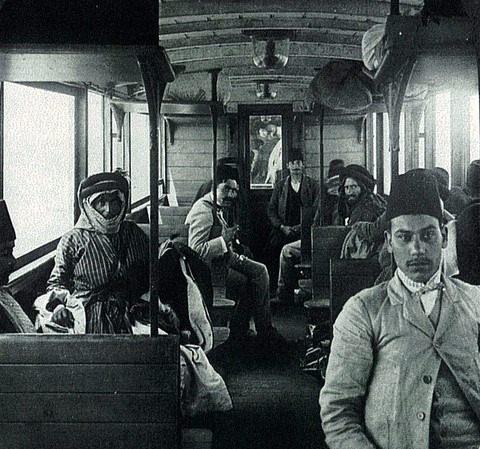 <p>1908<br />
Osmanlı'da 3. Sınıf Tren Vagonu</p>
