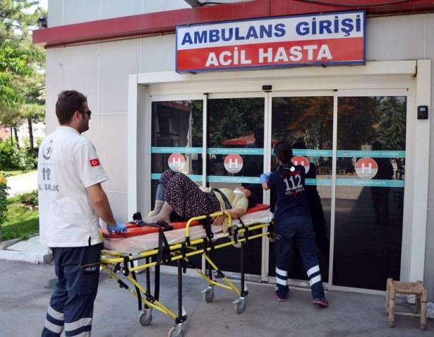 <p>Kazada 3 kişi olay yerinde hayatını kaybederken, 30 kişi de yaralandı. Yaralılar, Eskişehir’deki çeşitli hastanelerde tedavi altına alındılar.</p>
