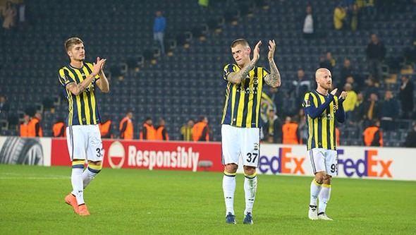 <p><strong>FENERBAHÇE ÖNCE BEKLER </strong></p>

<div> </div>

<div>Fenerbahçe'nin genel oyun planı sahasında bekleyip, önce geride topu kapıp ondan sonra hücuma çıkmak. Çaykur Rizespor maçında da böyle yaptılar, Zorya maçı da böyleydi. Rizespor karşısında 2-0'da sonra tabi değişti başka bir şey oynamaya başladılar.</div>
