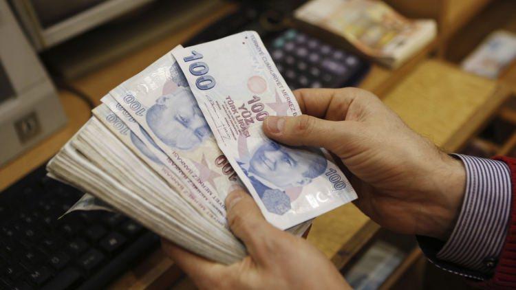 <p>Otomatik katılımlı bireysel emeklilik sisteminden aylık almaya hak kazanan kişiler bu 1.000 TL’lik ek katkıyı alabilecekler. Bunun yanında, yıllık gelir sigortası yaparak sistemden aylık almaya hak kazanan kişiler, o zamana kadar hesaplarında biriken devlet katkısının yüzde 5’ini ek katkı olarak alabilecekler.</p>
