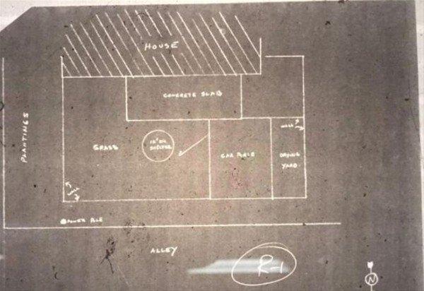 <p>Amerikalı bir adam yaşadığı evin eski planlarından yola çıkarak bahçesinde bakın nasıl bir keşfe imza attı. <br />
<br />
Evin 1961 yılındaki planlarını inceleyen adam bahçe kısmında bir giriş olduğunu fark ediyor. <br />
 </p>
