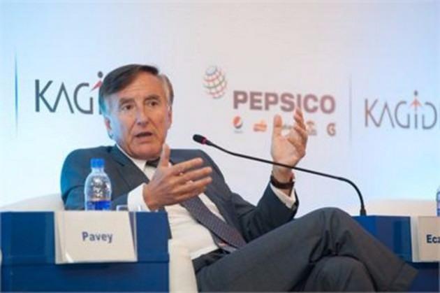 <p>Eczacıbaşı, dördü yabancı ortaklı olmak üzere toplam 41 kuruluşu, 11.730 çalışanı ve 2012 sonu itibariyle 2,6 milyar Avro cirosu ile Türkiye'nin önde gelen sanayi toplulukları arasında yer alıyor.</p>